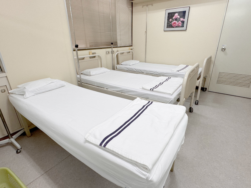 処置室（点滴用ベッド）